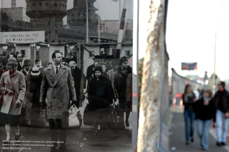 Picture next to Berlin wall